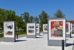 В преддверии 9 Мая пилоны в главном парке Темрюкского района украсили тематическими фотографиями