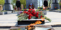 На мемориалах воинской славы в станице Голубицкой и посёлке Гаркушах зажгли Вечный огонь - Газета Таманский Вестник
