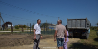 Владимир Сидоров проинспектировал ход работ по второму этапу благоустройства детской площадки - Темрюкское городское поселение