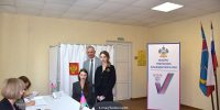 Владимир Сидоров вместе с двумя дочерьми принял участие в голосовании на выборах - Темрюкское городское поселение