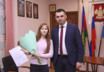 Фёдор Бабенков вручил темрюкским очередникам жилищный Сертификат и напомнил, куда обращаться, чтобы в эту очередь стать